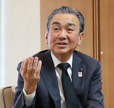 川本洋祐氏