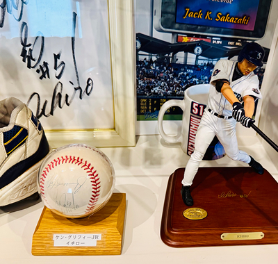 ケン・グリフィーJr.とイチローのダブルサインボール
