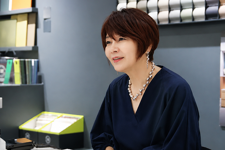 秋山千惠美氏