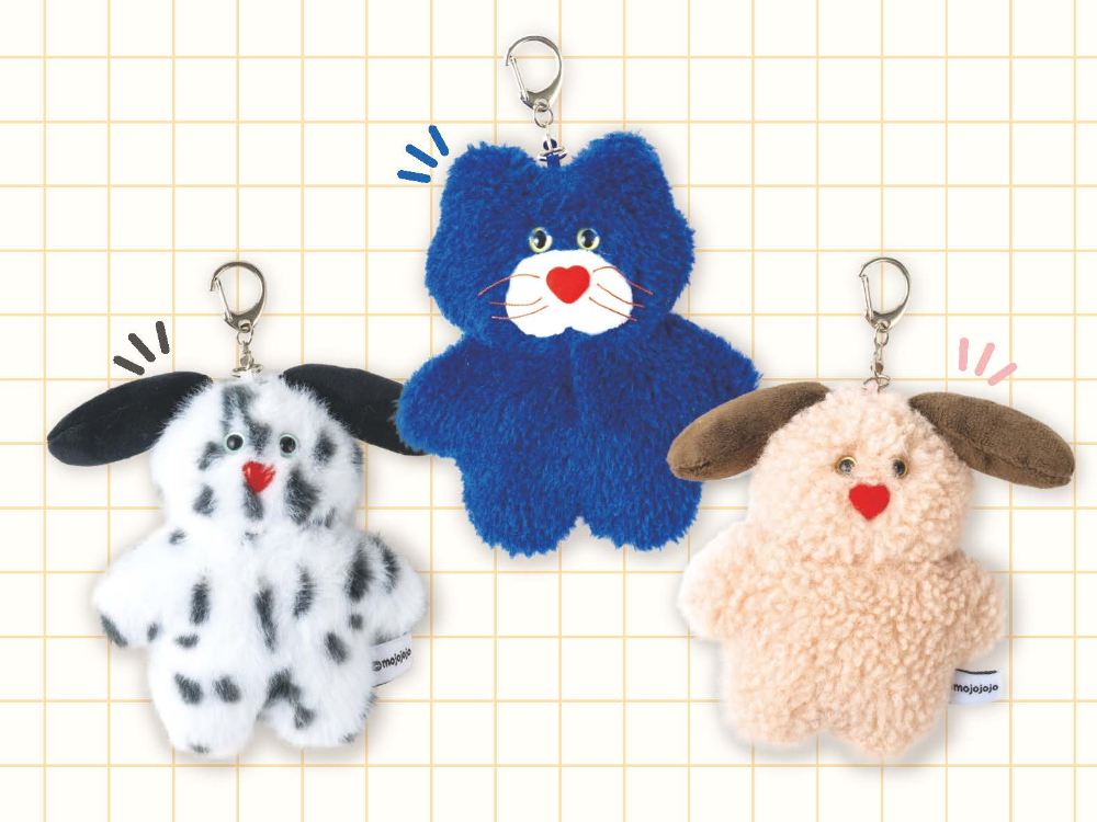 青い猫、黒と白の斑点犬、茶色い犬のキーホルダー